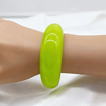 Vintage style Resin Cuff Bangle